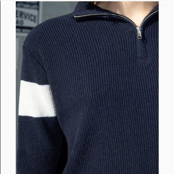Brandy Melville Casey sweater - navy - Picture 2 of 4